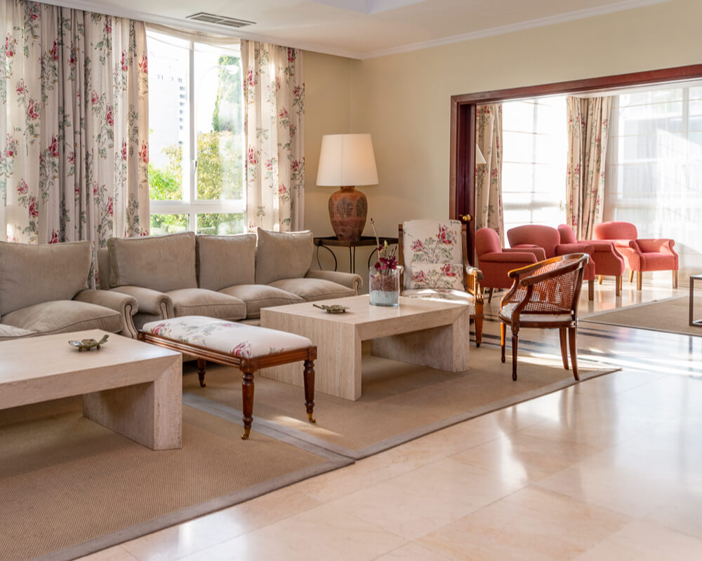 Recorre la Residencia Valmonte