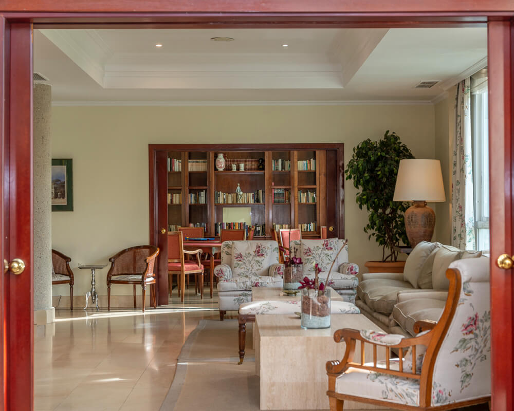 Recorre la Residencia Valmonte